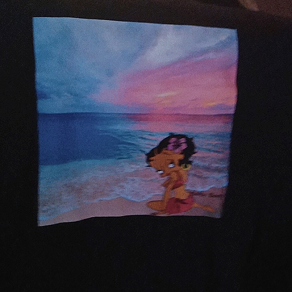 Betty Boop On the Beach Tshirt - Picture 1 of 1
